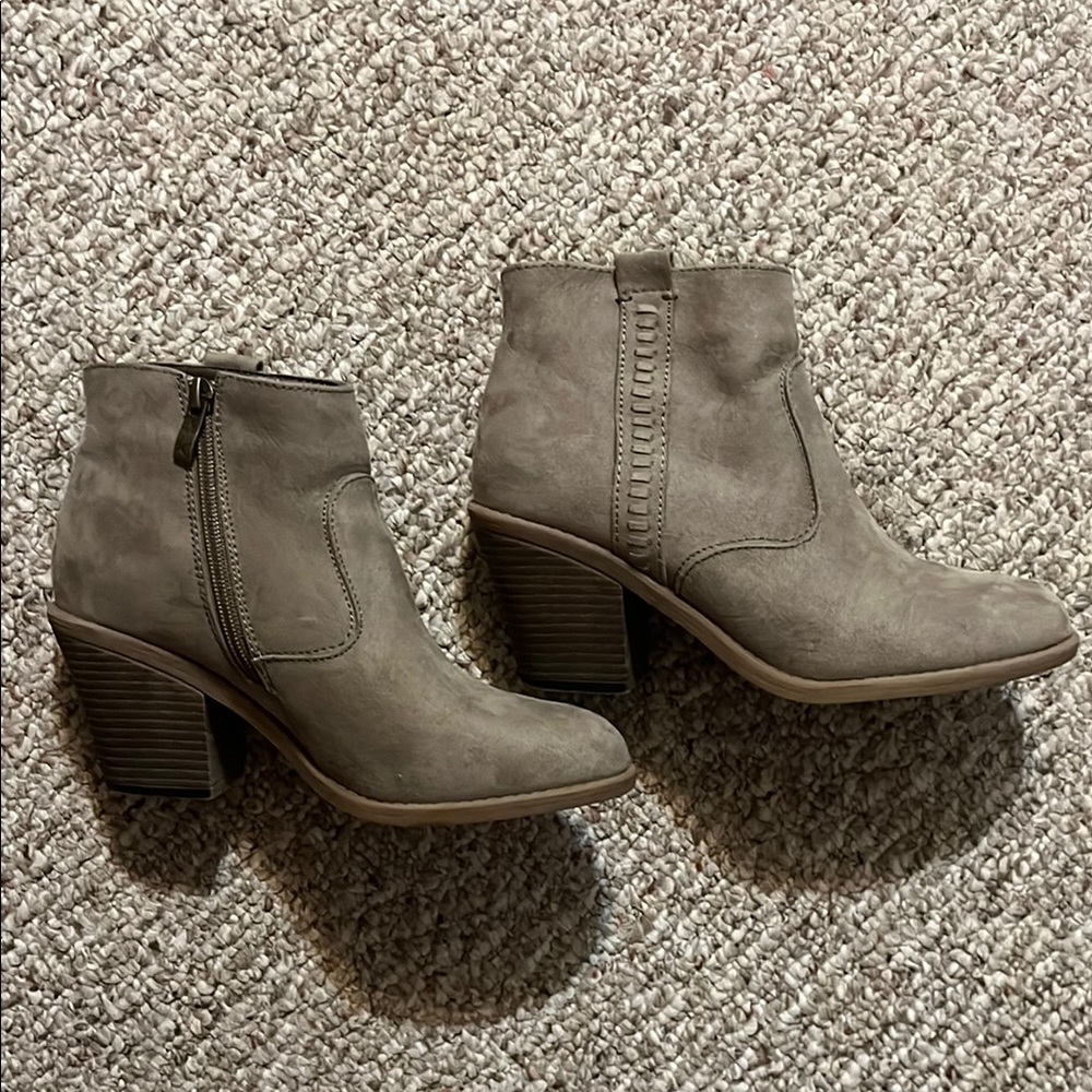 Ankle boots